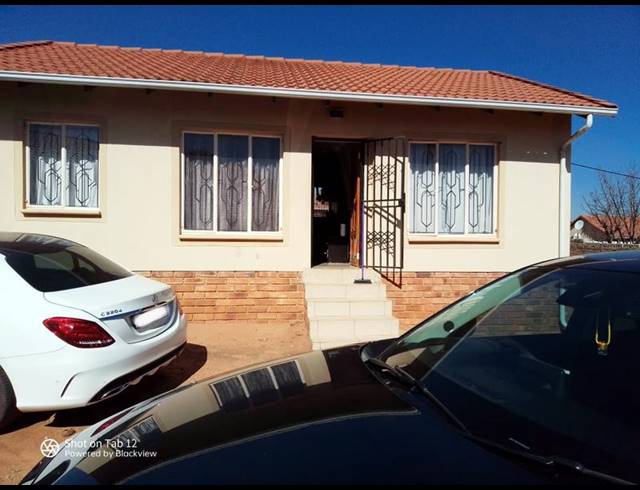 3 BEDROOM HOUSE FOR SALE IN COSMO CITY